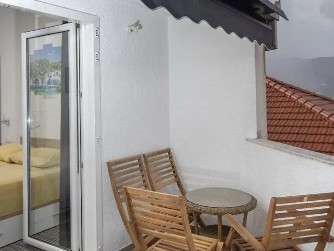 Apartment Mia - Two Bedroom Apartment With Balcony Split Croatia