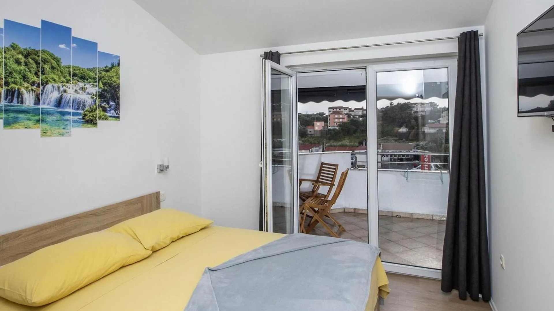 Apartment Mia - Two Bedroom Apartment With Balcony Split Croatia