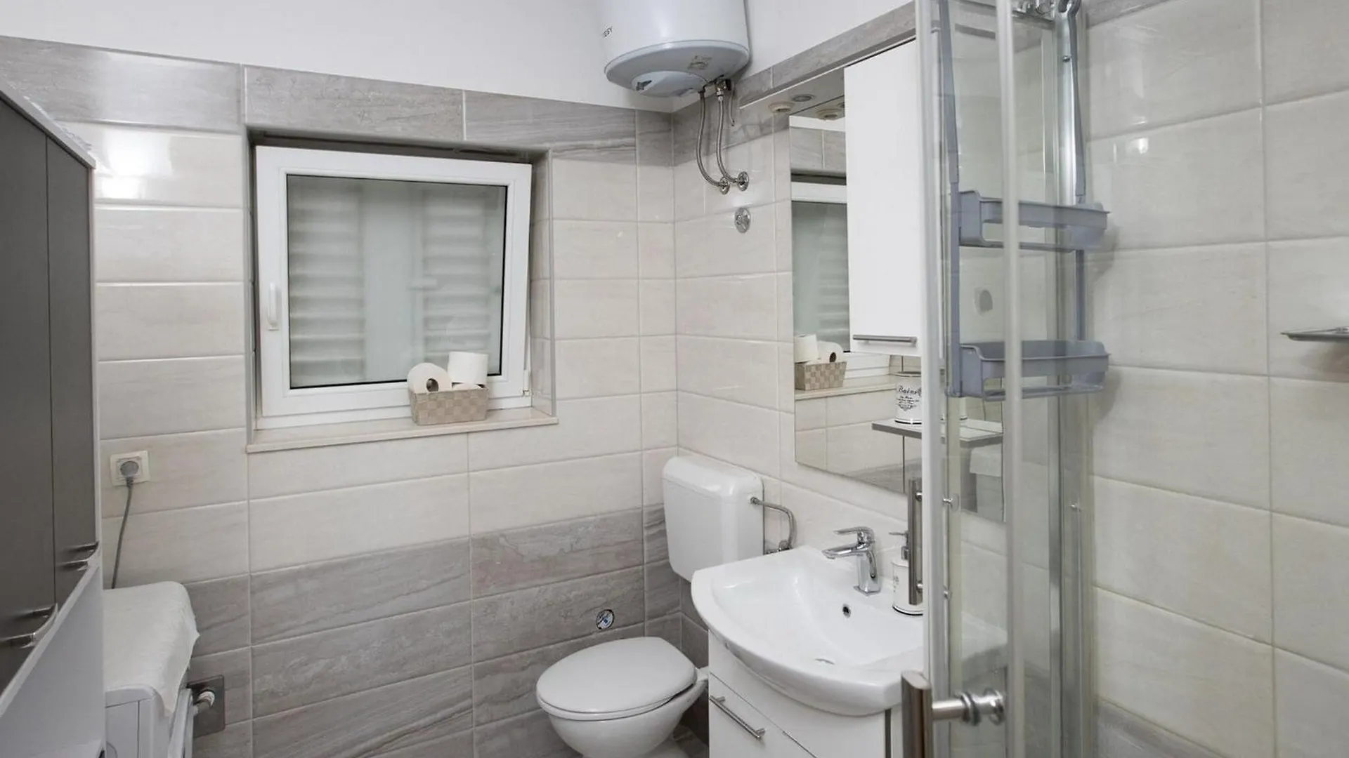 Apartment Mia - Two Bedroom Apartment With Balcony Split 0*,