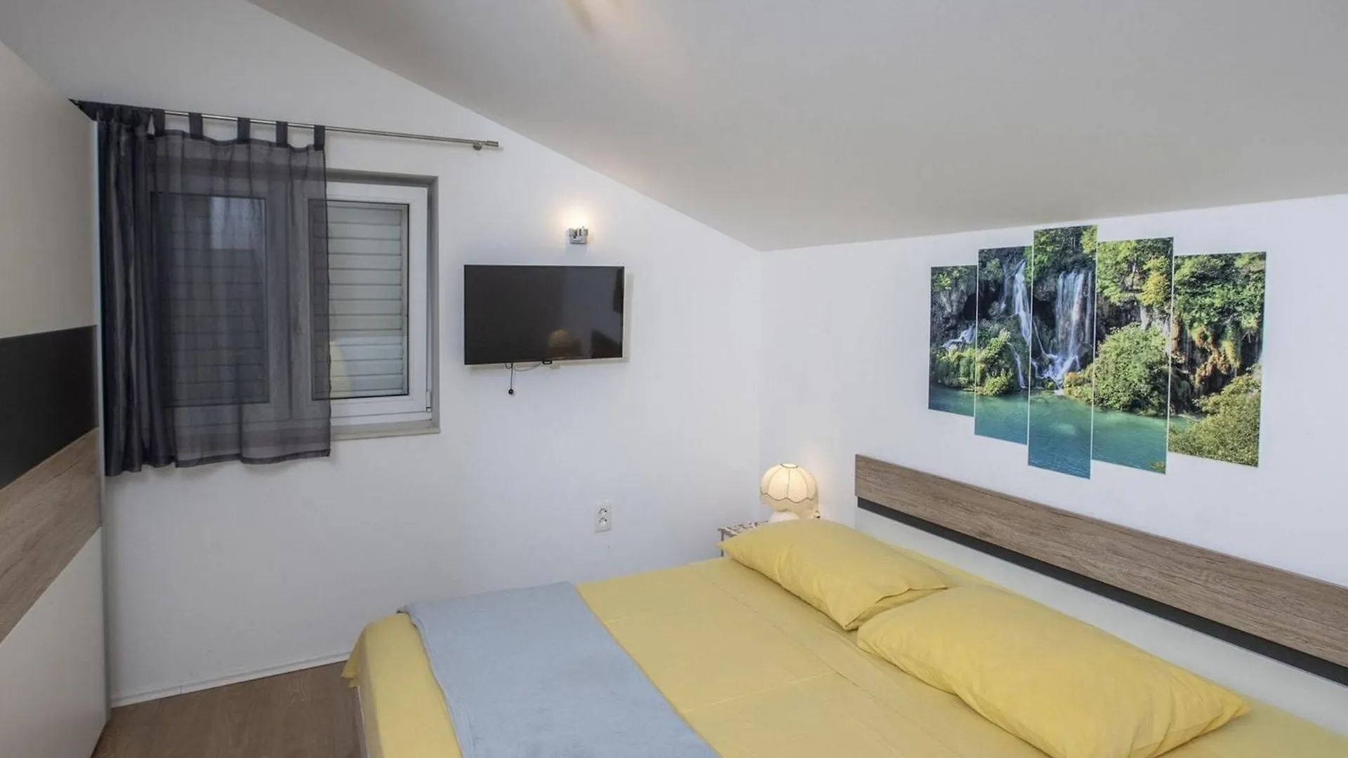 Apartment Mia - Two Bedroom Apartment With Balcony Split 0*,  Croatia