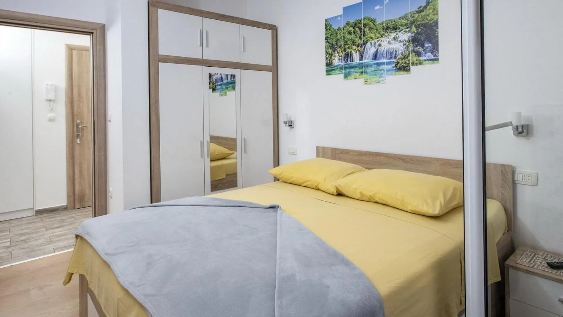 Apartment Mia - Two Bedroom Apartment With Balcony Split Croatia