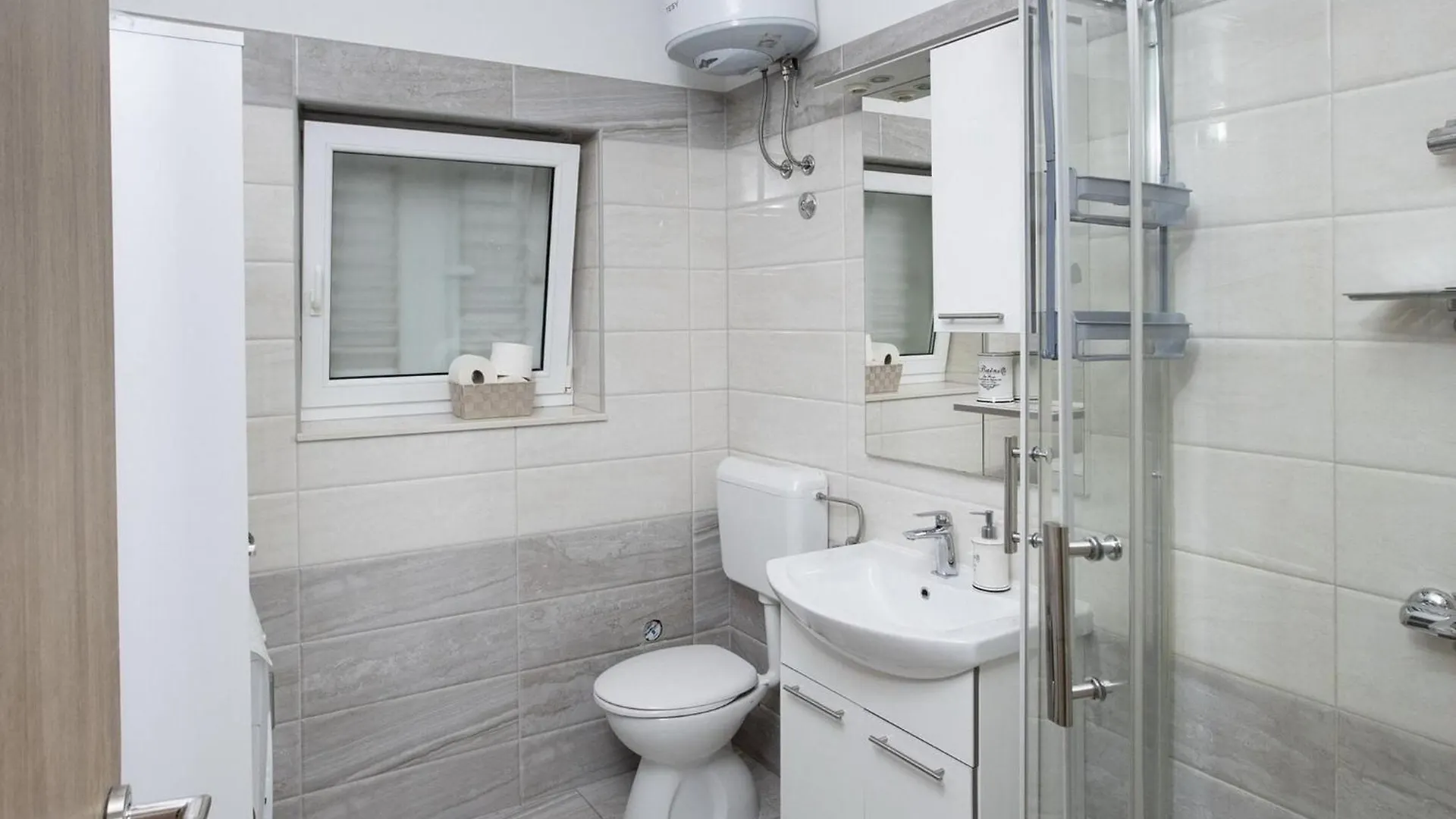 Apartment Mia - Two Bedroom Apartment With Balcony Split